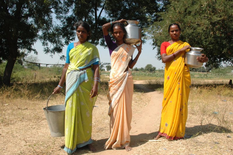 indiansfetchingwater.jpg